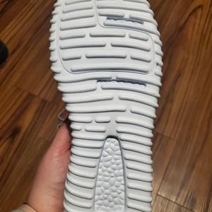 Silver glitter tennis shoe